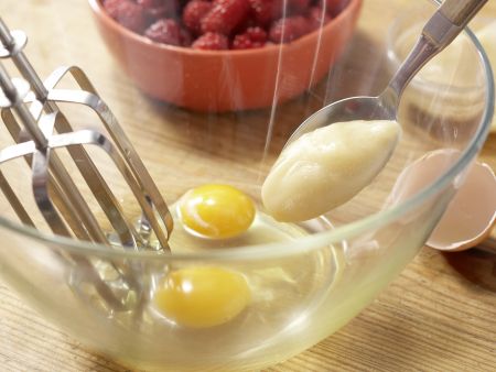 Waffelherzen Zubereitung Schritt 1 Waffelherzen Zubereitung Schritt 1