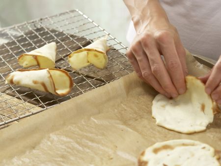 Waffeltüten mit süßer Grütze Zubereitung Schritt 6 Waffeltüten mit süßer Grütze Zubereitung Schritt 6
