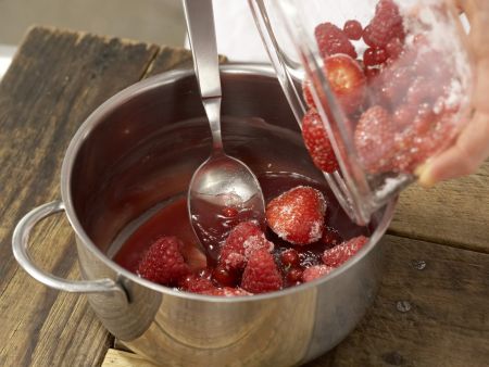 Waffeltüten mit süßer Grütze Zubereitung Schritt 8 Waffeltüten mit süßer Grütze Zubereitung Schritt 8