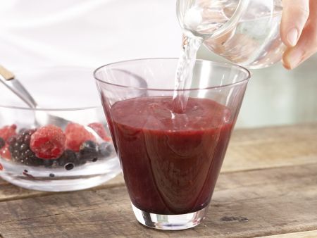 Waldbeeren-Cocktail Zubereitung Schritt 3 Waldbeeren-Cocktail Zubereitung Schritt 3