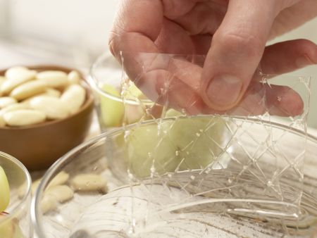 Weintrauben in Gelee Zubereitung Schritt 2 Weintrauben in Gelee Zubereitung Schritt 2