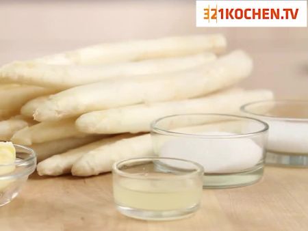 Weißen Spargel pochieren