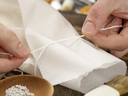 Weißer Spargel im Papierpaket Zubereitung Schritt 6 Weißer Spargel im Papierpaket Zubereitung Schritt 6