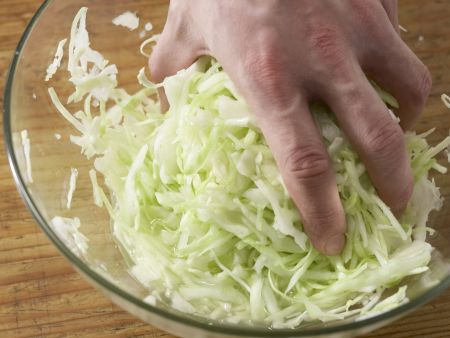 Weißkrautsalat – smarter Zubereitung Schritt 3 Weißkrautsalat – smarter Zubereitung Schritt 3