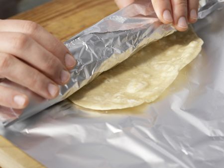 Wrap mit Putenbrust und Erdnussbutter Zubereitung Schritt 5 Wrap mit Putenbrust und Erdnussbutter Zubereitung Schritt 5
