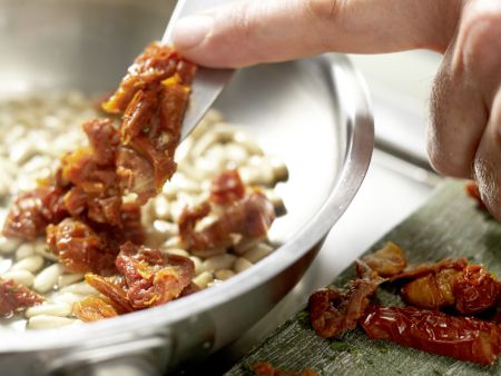 Würzige Mozzarella-Nudeln Zubereitung Schritt 7 Würzige Mozzarella-Nudeln Zubereitung Schritt 7