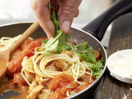 Spaghetti mit Tomatensauce Zubereitung Schritt 11 Spaghetti mit Tomatensauce Zubereitung Schritt 11