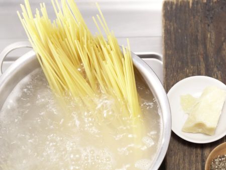 Spaghetti mit Tomatensauce Zubereitung Schritt 7 Spaghetti mit Tomatensauce Zubereitung Schritt 7
