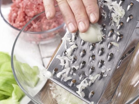 Würzige Zwiebel-Frikadellen Zubereitung Schritt 5 Würzige Zwiebel-Frikadellen Zubereitung Schritt 5