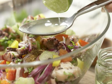 Würziger Oktopus-Gemüse-Salat Zubereitung Schritt 7 Würziger Oktopus-Gemüse-Salat Zubereitung Schritt 7
