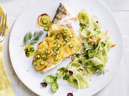 Zander mit Spargel-Kartoffel-Kruste und Spargel-Tagliatelle