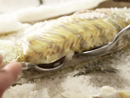 Zander in der Salzkruste Zubereitung Schritt 10 Zander in der Salzkruste Zubereitung Schritt 10