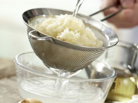 Zander mit Sauerkraut Zubereitung Schritt 1 Zander mit Sauerkraut Zubereitung Schritt 1