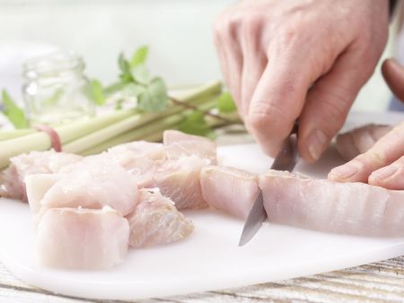 Zitronengras-Fischspieße Zubereitung Schritt 1 Zitronengras-Fischspieße Zubereitung Schritt 1