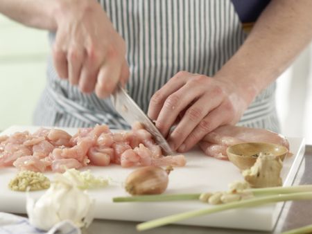 Zitronengras-Hähnchen-Spieße Zubereitung Schritt 3 Zitronengras-Hähnchen-Spieße Zubereitung Schritt 3