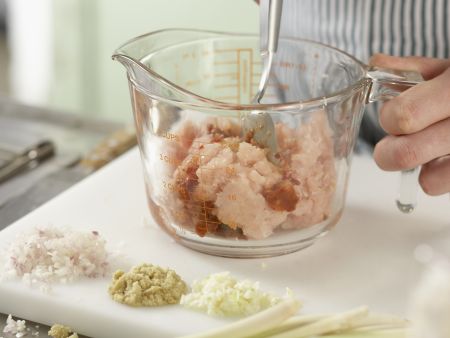 Zitronengras-Hähnchen-Spieße Zubereitung Schritt 5 Zitronengras-Hähnchen-Spieße Zubereitung Schritt 5