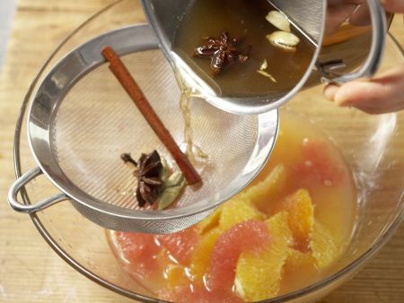 Zitrusfrüchte in Gewürzsirup Zubereitung Schritt 6 Zitrusfrüchte in Gewürzsirup Zubereitung Schritt 6