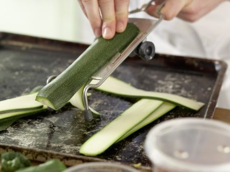 Zucchini-Carpaccio Zubereitung Schritt 1 Zucchini-Carpaccio Zubereitung Schritt 1