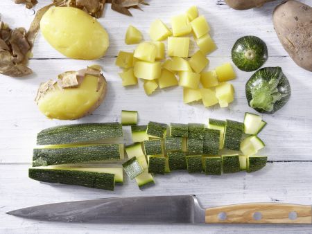 Zucchini-Kartoffel-Tortilla Zubereitung Schritt 1 Zucchini-Kartoffel-Tortilla Zubereitung Schritt 1
