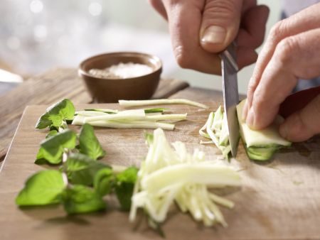 Zucchini-Kräuter-Quark Zubereitung Schritt 3 Zucchini-Kräuter-Quark Zubereitung Schritt 3