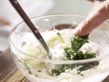 Zucchini-Kräuter-Quark Zubereitung Schritt 4 Zucchini-Kräuter-Quark Zubereitung Schritt 4