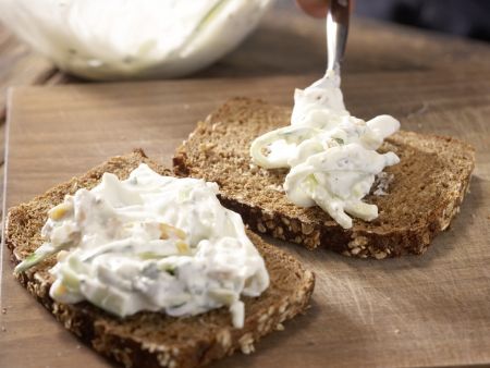 Zucchini-Kräuter-Quark Zubereitung Schritt 6 Zucchini-Kräuter-Quark Zubereitung Schritt 6