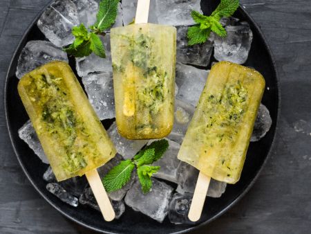 Zucchini-Minz-Eis am Stiel