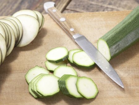 Zucchini-Pilz-Pasta Zubereitung Schritt 1 Zucchini-Pilz-Pasta Zubereitung Schritt 1