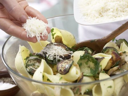 Zucchini-Pilz-Pasta Zubereitung Schritt 8 Zucchini-Pilz-Pasta Zubereitung Schritt 8
