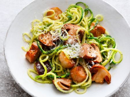 Zucchini-Spaghetti mit Pilzen