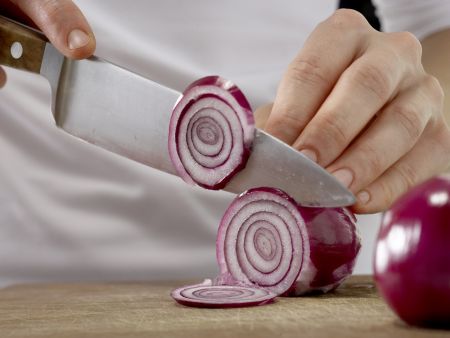 Zwiebel-Omelett Zubereitung Schritt 1 Zwiebel-Omelett Zubereitung Schritt 1