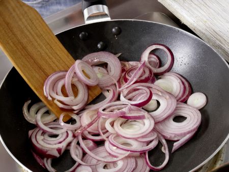 Zwiebel-Omelett Zubereitung Schritt 2 Zwiebel-Omelett Zubereitung Schritt 2