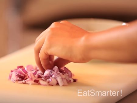 Zwiebelgeruch an den Händen loswerden