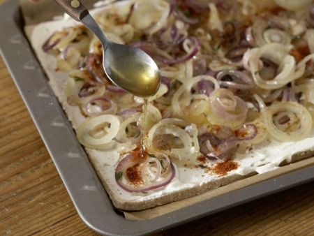 Zwiebelkuchen mit Thymian Zubereitung Schritt 8 Zwiebelkuchen mit Thymian Zubereitung Schritt 8