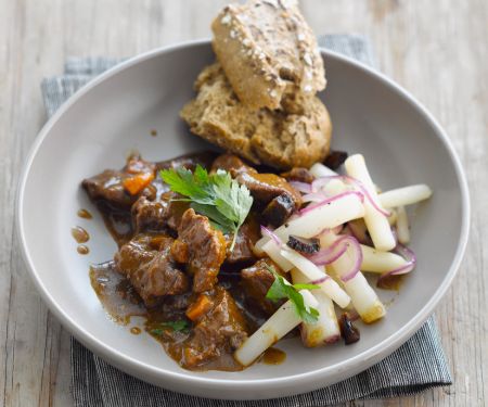 Geschmortes Rindfleisch und Schwarzwurzeln Rezept | EAT SMARTER