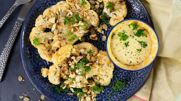 Blumenkohlsteak mit Bohnendip