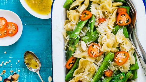 Farfalle mit grünen Bohnen und Paprika