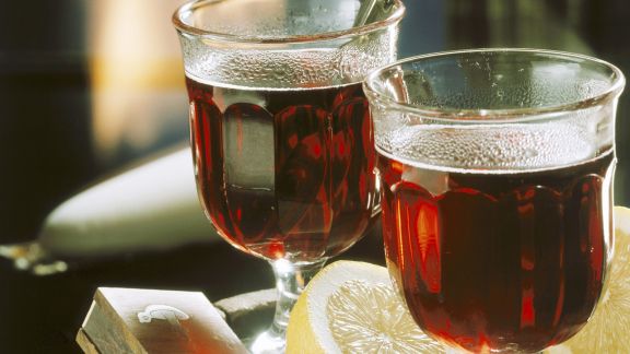 Feuerzangenbowle Rezept | EAT SMARTER