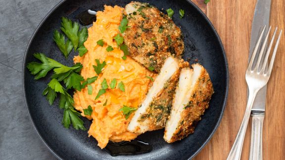 Gefüllte Sellerie-Käse-Schnitzel in Nuss-Panade