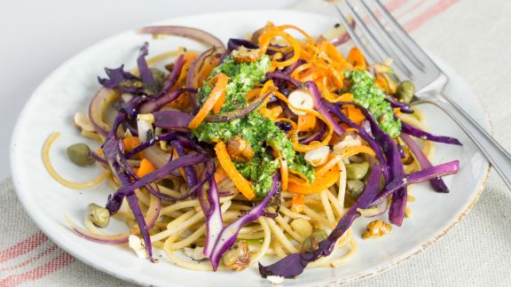 Gemüsenudeln mit Petersilien-Pesto