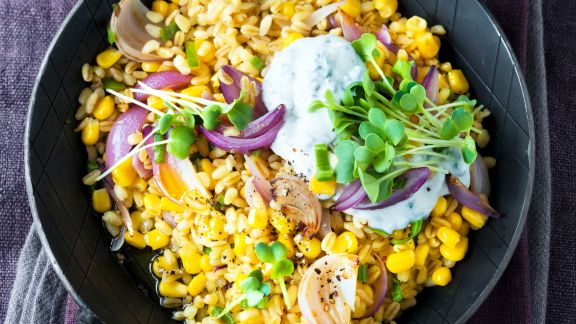 Getreidepfanne mit Skyr-Dip