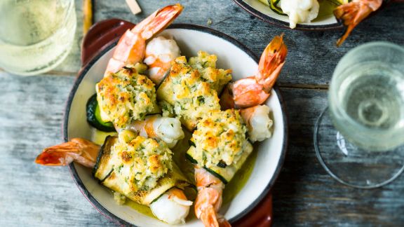 Gratinierte Zucchini-Garnelen-Röllchen