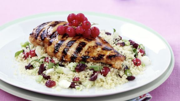 Gegrillte Hähnchenbrust auf Couscoussalat
