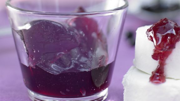 Gelee aus schwarzen Johannisbeeren