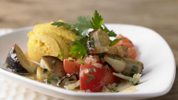 Steinpilz-Ragout mit Püree von roten Linsen