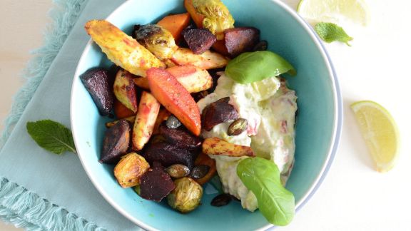 Kartoffel-Ofen-Gemüse mit Avocado-Quark