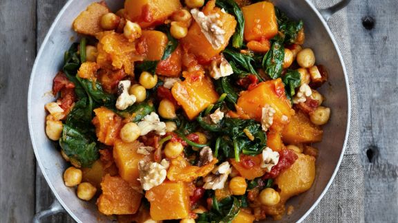 Kürbis-Spinat-Gemüse mit Kichererbsen und Walnüssen
