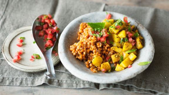 Linsen mit Kartoffeln und Tomatensalsa