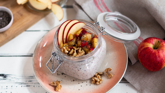 Overnight-Oats mit Apfel und Walnüssen