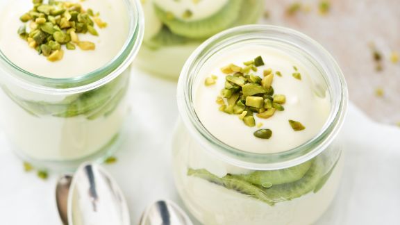 Greek Yogurt with kiwis and pistachios